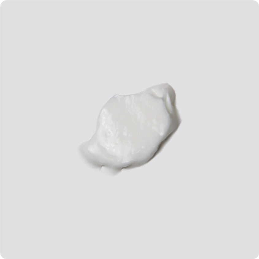 Texture riche de la crème nourrissante corps aux actifs marins Biotecmer